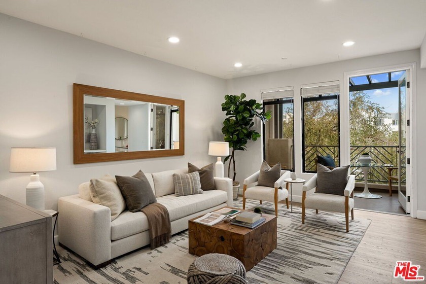 Welcome to 5625 Crescent Park W #340, in the center of the - Beach Condo for sale in Playa Vista, California on Beachhouse.com