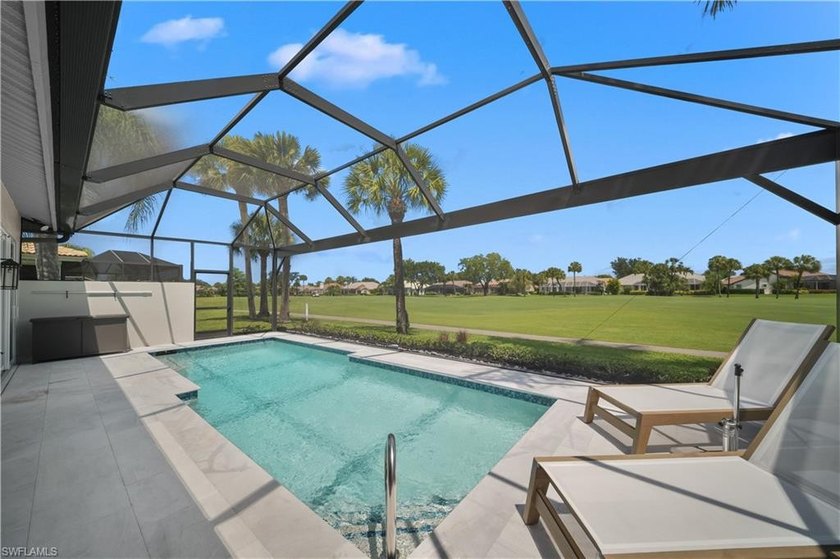 FULL GOLF MEMBERSHIP INCLUDED! BETTER THAN NEW! AVAILABLE - Beach Home for sale in Bonita Springs, Florida on Beachhouse.com