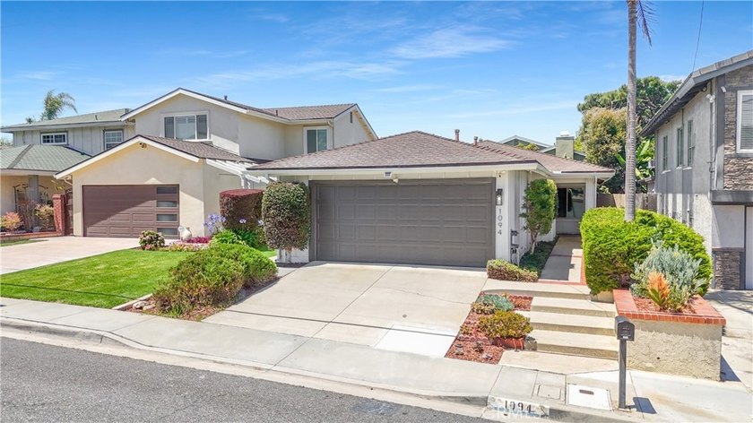 Coastal Living Perfected!! Welcome to your dream beach retreat - Beach Home for sale in Costa Mesa, California on Beachhouse.com