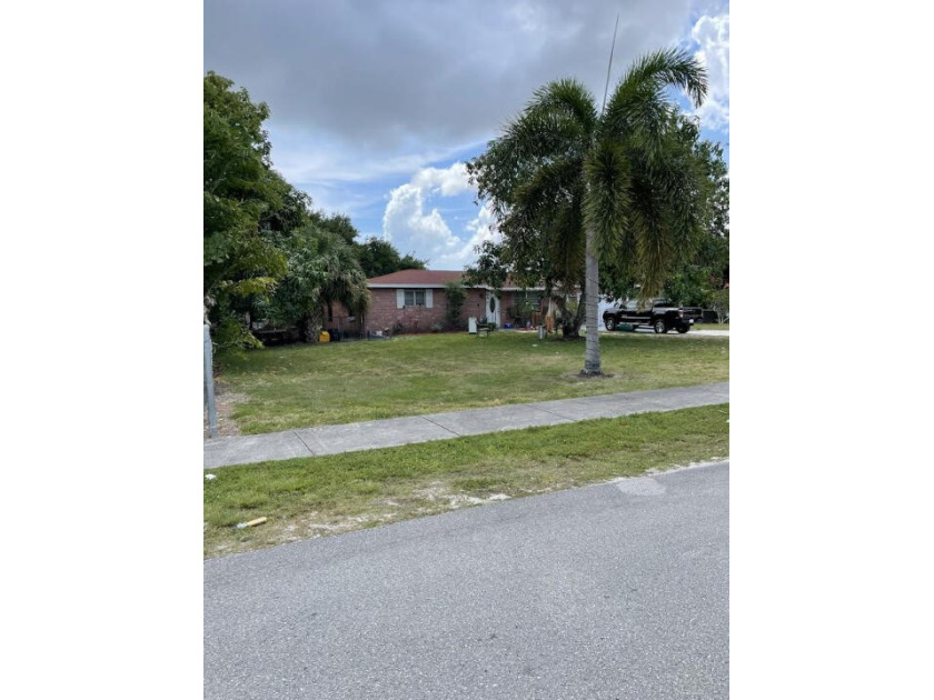 This property features a leased 2/1/1/single-family house with a - Beach Home for sale in West Palm Beach, Florida on Beachhouse.com
