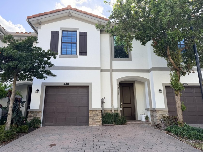 Welcome to this beautifully updated townhome nestled in the - Beach Townhome/Townhouse for sale in Riviera Beach, Florida on Beachhouse.com