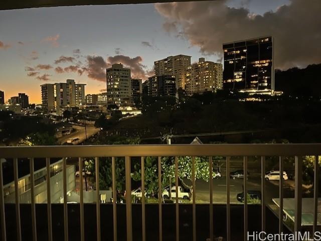 Makiki convenience with sunset view!  8th floor of 9 story - Beach Condo for sale in Honolulu, Hawaii on Beachhouse.com