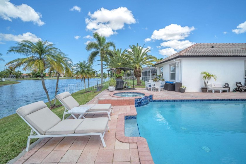 Gorgeous waterfront home in the highly sought-after Stoneridge - Beach Home for sale in Fort Lauderdale, Florida on Beachhouse.com