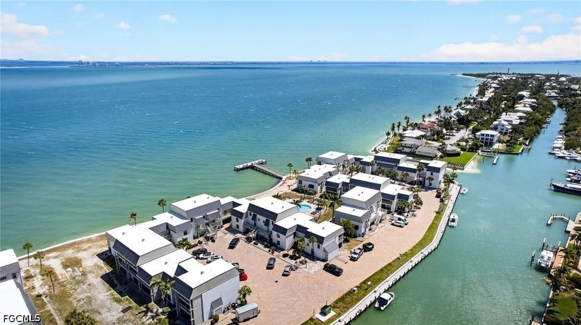 ZERO STORM DAMAGE/ LARGEST 2/3RD FLOOR TOWNHOME MODEL AT MARINER - Beach Condo for sale in Sanibel, Florida on Beachhouse.com