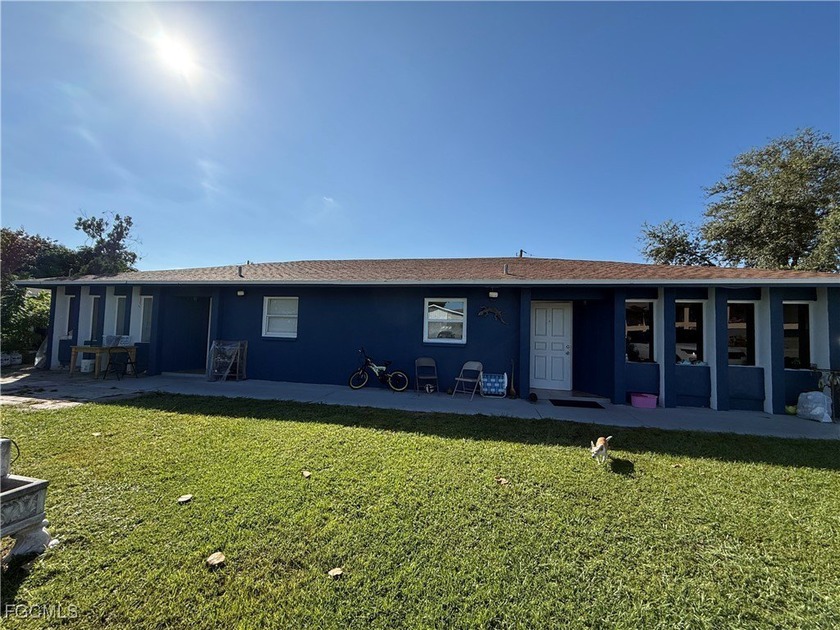 INVESTOR SPECIAL!! Well-kept and updated duplex. REROOF 2017. 2 - Beach Home for sale in Fort Myers, Florida on Beachhouse.com