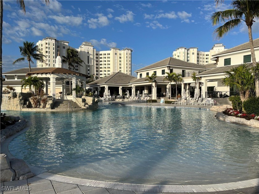 WALKING DISTANCE TO THE BEACH & SUNSETS ALL YEAR ROUND! This - Beach Condo for sale in Naples, Florida on Beachhouse.com