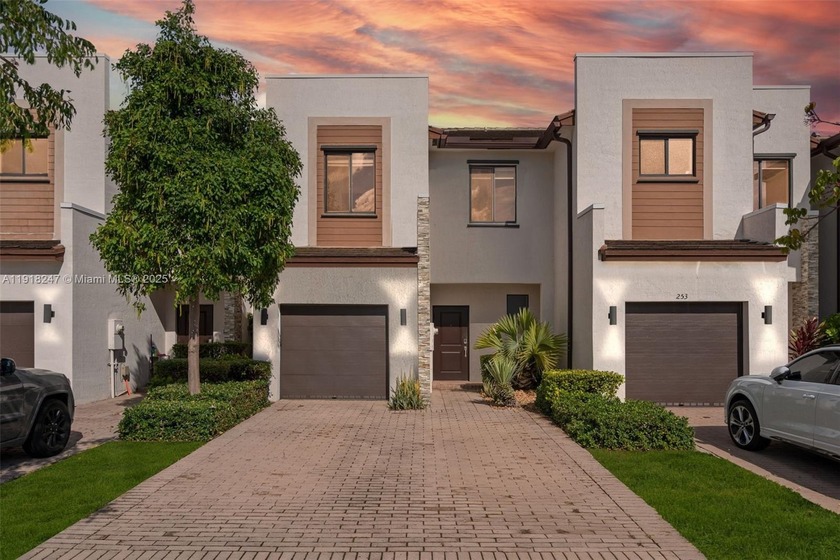 Stop scrolling--this is the best-priced townhouse in Las Ramblas - Beach Townhome/Townhouse for sale in Miami, Florida on Beachhouse.com