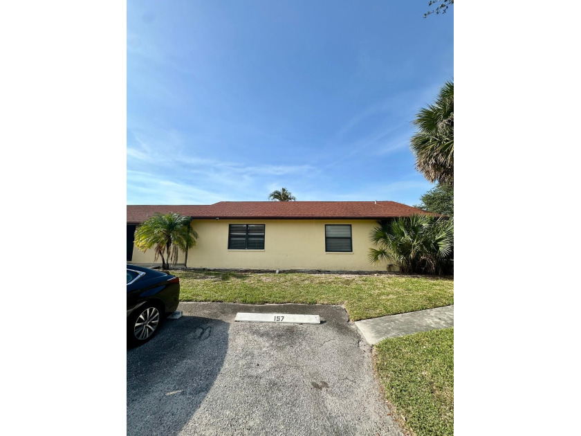 The unit at 452 Glenwood in West Palm Beach offers a charming - Beach Condo for sale in West Palm Beach, Florida on Beachhouse.com