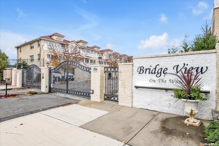 Welcome to luxury living at its finest in Bridge View,  a - Beach Home for sale in Bronx, New York on Beachhouse.com