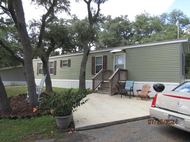 Very well maintained 2-bedroom and 2 bath mobile home that is - Beach Home for sale in Carabelle, Florida on Beachhouse.com