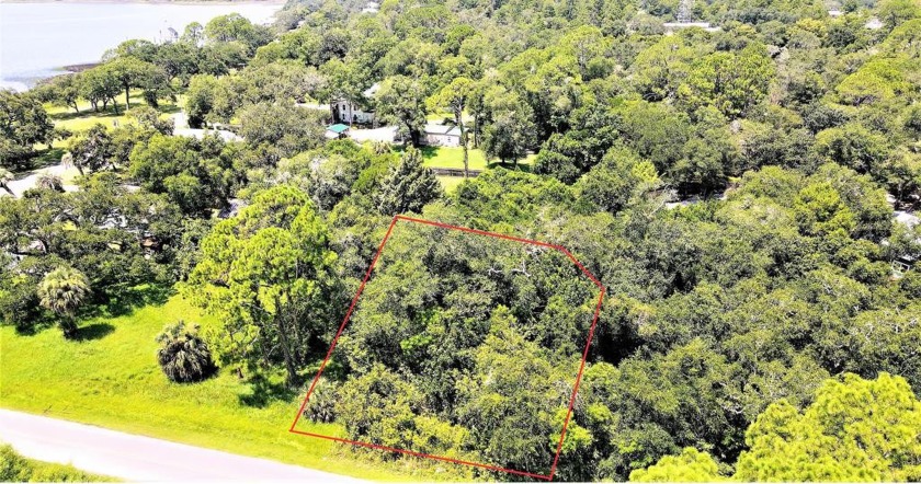 Nice lot in good location.  This lot is close to the Bay and - Beach Lot for sale in Carabelle, Florida on Beachhouse.com