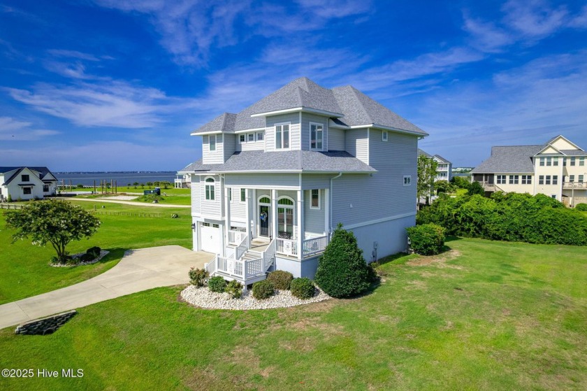 This 3-bedroom, 3.5 bath soundview home in Blue Heron Bay offers - Beach Home for sale in Newport, North Carolina on Beachhouse.com