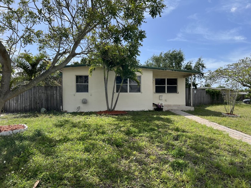 Priced to sell. A Single Family House priced below $300k in a - Beach Home for sale in Pompano Beach, Florida on Beachhouse.com