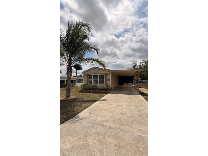 A very well maintained 1000 sf turnkey manufactured home located - Beach Home for sale in Bonita Springs, Florida on Beachhouse.com