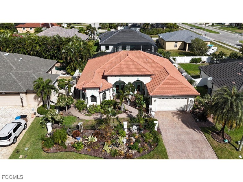 NEW TILE ROOF 2023 & NO FLOOD ZONE! Located in the prettiest - Beach Home for sale in Cape Coral, Florida on Beachhouse.com
