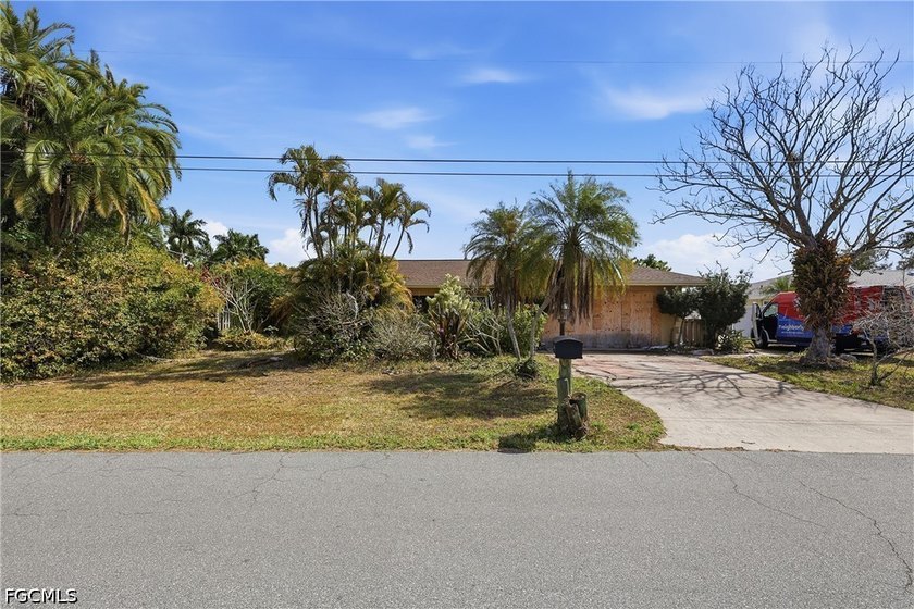 AMAZING OPPORTUNITY to own in highly desirable Yacht Club Colony - Beach Home for sale in North Fort Myers, Florida on Beachhouse.com