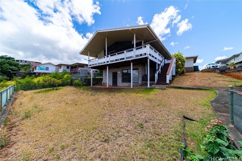 This Halawa Valley 4-bed, 2-bath home offers classic Hawaiian - Beach Home for sale in Aiea, Hawaii on Beachhouse.com