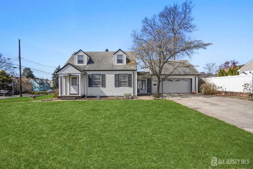 Lots of potential - Commuter Delight! Calling all - Beach Home for sale in Sayreville, New Jersey on Beachhouse.com