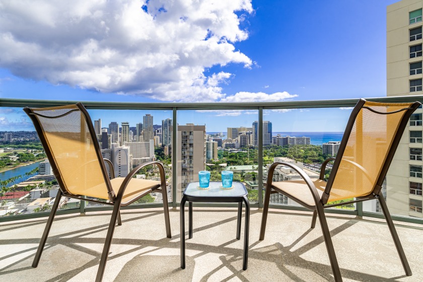 Luxury suite overlooking Waikiki skyline with Ocean - Beach Vacation Rentals in Honolulu, Hawaii on Beachhouse.com