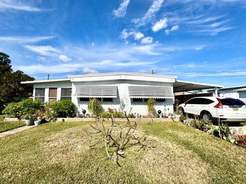 2 BEDROOM 2 BATHROOM with bonus room/office and a Florida room - Beach Home for sale in Daytona Beach, Florida on Beachhouse.com