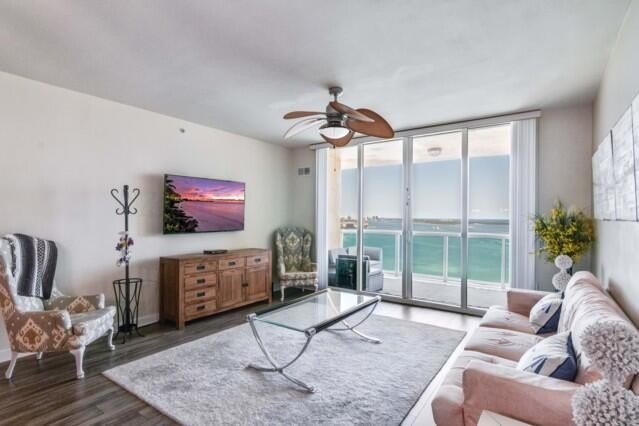 Cozy 22d floor 3BR/3BA overlooking the Intracoastal & ocean - Beach Condo for sale in Riviera Beach, Florida on Beachhouse.com