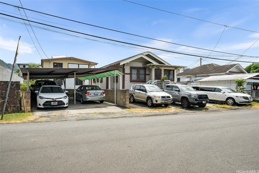 Excellent investment opportunity or ideal multi-family compound! - Beach Acreage for sale in Honolulu, Hawaii on Beachhouse.com