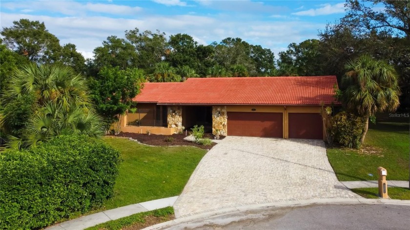 Opportunity Awaits! Great *Golf Course Location* Situated on - Beach Home for sale in Clearwater, Florida on Beachhouse.com