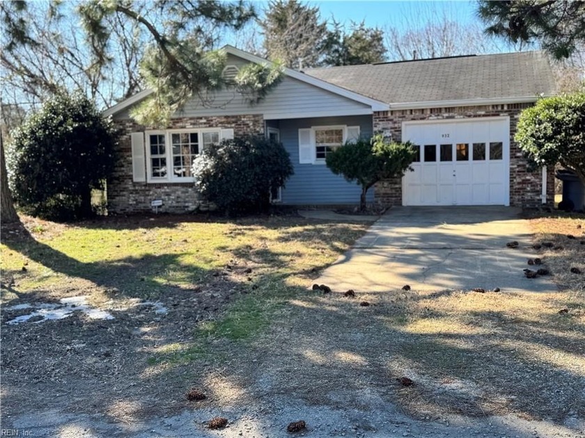 3 bedrooms, 2 bathrooms, fireplace in living room. Eat in - Beach Home for sale in Hampton, Virginia on Beachhouse.com