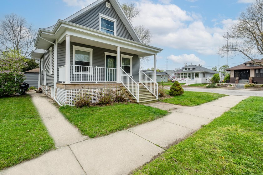 Welcome to 602 Howard Ave in St. Joseph--a fully remodeled - Beach Home for sale in Saint Joseph, Michigan on Beachhouse.com