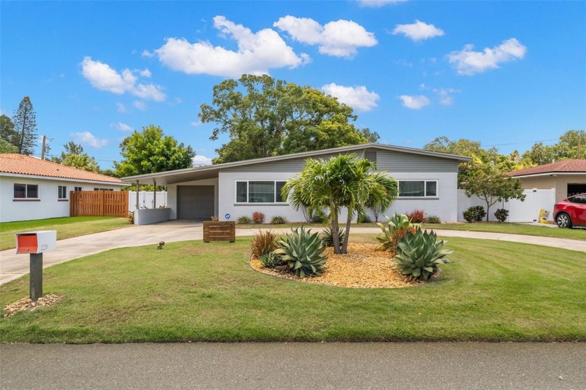 NO WATER OR DAMAGE FROM STORMS and NOT IN FLOOD ZONE!!!!! - Beach Home for sale in Gulfport, Florida on Beachhouse.com