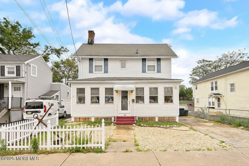 Spectacular  location with views of  the Raritan Bay.  Watch - Beach Home for sale in Keyport, New Jersey on Beachhouse.com