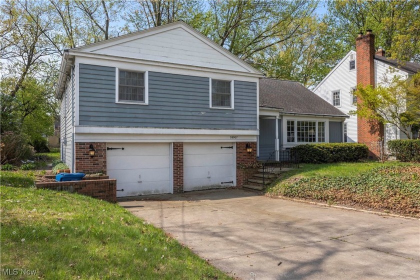 Charming 5 bedroom home features 2.5 baths, a family room - Beach Home for sale in Bay Village, Ohio on Beachhouse.com