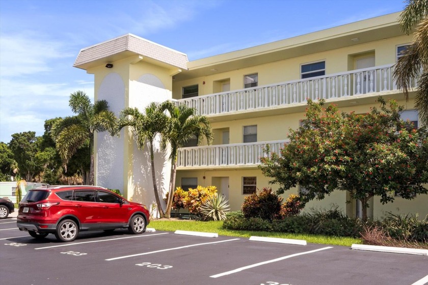 55+ Vero Beach condo ready for new owners!  **End unit with - Beach Condo for sale in Vero Beach, Florida on Beachhouse.com