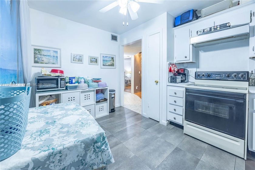 Beautiful 1-bedroom, 1.5-bath condo located on the second floor - Beach Condo for sale in Lauderhill, Florida on Beachhouse.com