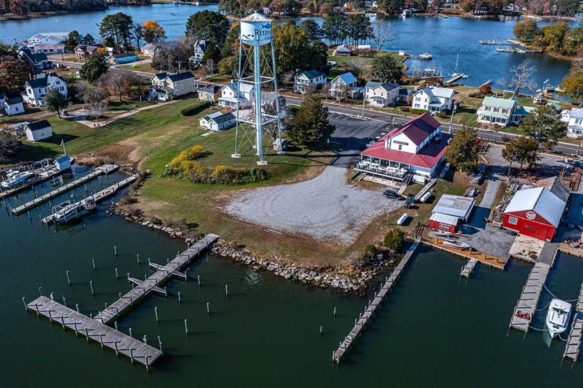 Waterfront Fine Dining Restaurant with Deep Water Dock - - Beach Commercial for sale in Reedville, Virginia on Beachhouse.com