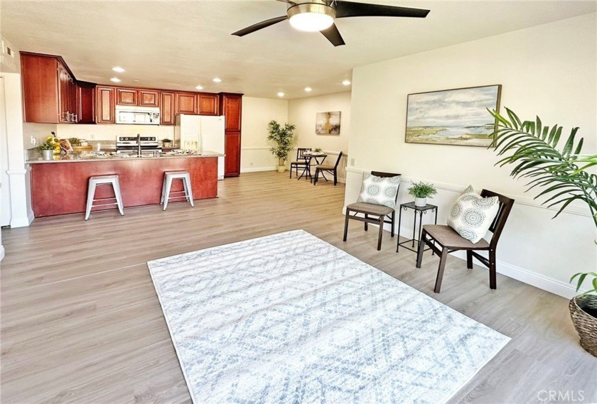 Beautiful Sun-Drenched Upper Condo in the Highly Desired Bench - Beach Condo for sale in Lake Forest, California on Beachhouse.com