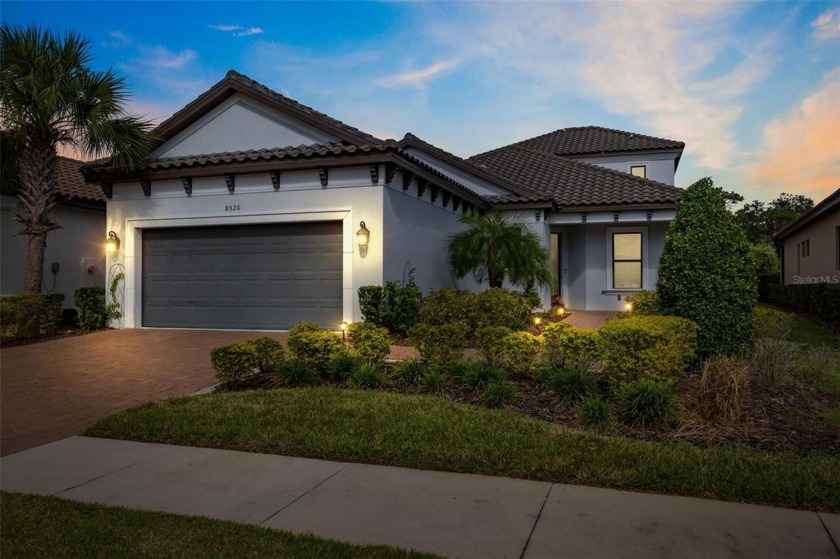 Welcome to this stunning 3-bedroom, 3.5-bathroom, 2-car garage - Beach Home for sale in Tampa, Florida on Beachhouse.com