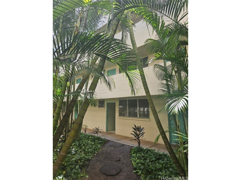 A gated building with secure entry and on site resident manager - Beach Condo for sale in Honolulu, Hawaii on Beachhouse.com