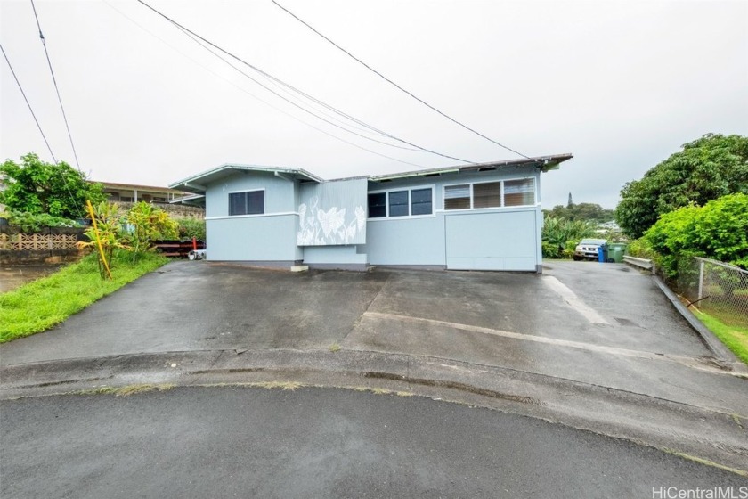 Rare opportunity to own property over a  1/4  acre (12,035 sq - Beach Home for sale in Kaneohe, Hawaii on Beachhouse.com