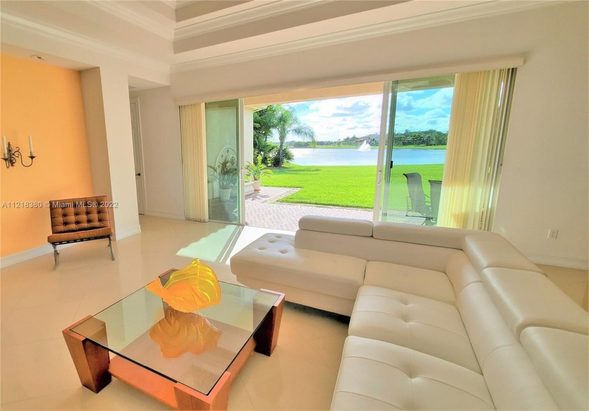 Beautifully designed & landscaped 4bed/3.5bath home in the - Beach Home for sale in Palm  Beach  Gardens, Florida on Beachhouse.com