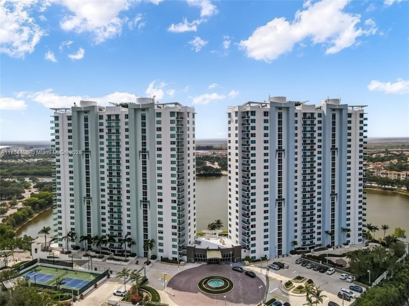 Beautiful 2/2+Den in the prestigious TAO high-rise. 2 parking - Beach Condo for sale in Sunrise, Florida on Beachhouse.com