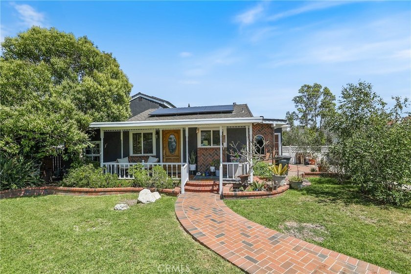 Located at one of the best cul de sacs in Eastside Costa Mesa - Beach Home for sale in Costa Mesa, California on Beachhouse.com