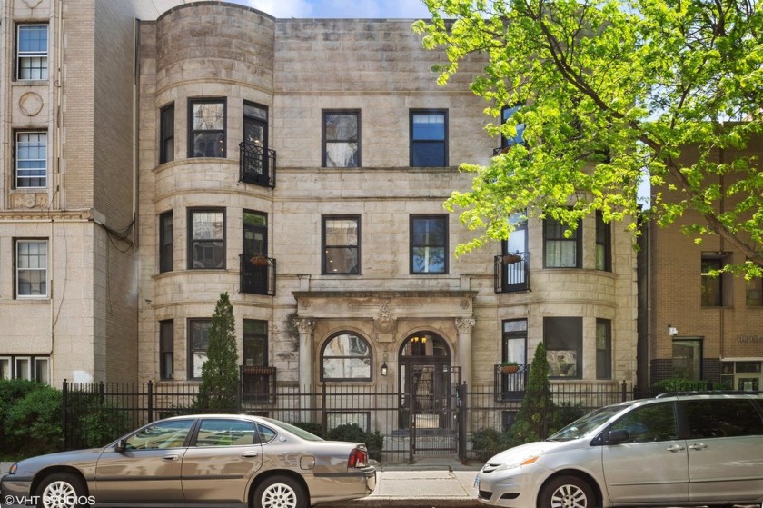 Rarely available Uptown garden unit in VINTAGE historical - Beach Home for sale in Chicago, Illinois on Beachhouse.com