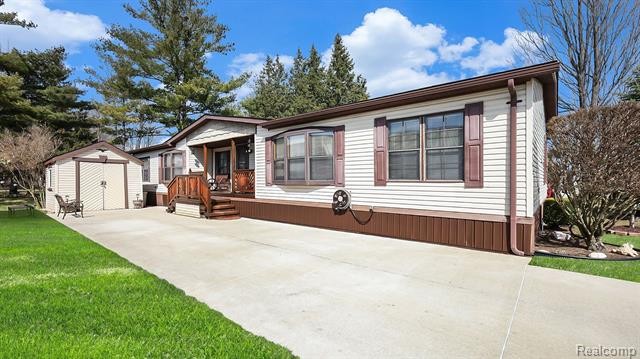 PRICE REDUCED!!! You will not find another mobile home with as - Beach Home for sale in Shelby, Michigan on Beachhouse.com