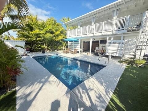 Waterfront living in desirable Plantation Key! Step through the - Beach Home for sale in Plantation Key, Florida on Beachhouse.com