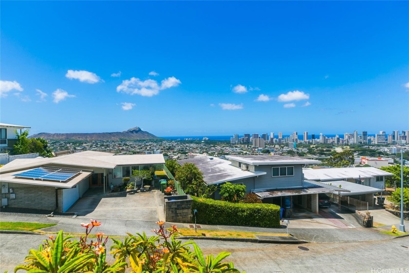 Sweeping Diamond Head & Ocean Views! This spacious home in the - Beach Home for sale in Honolulu, Hawaii on Beachhouse.com