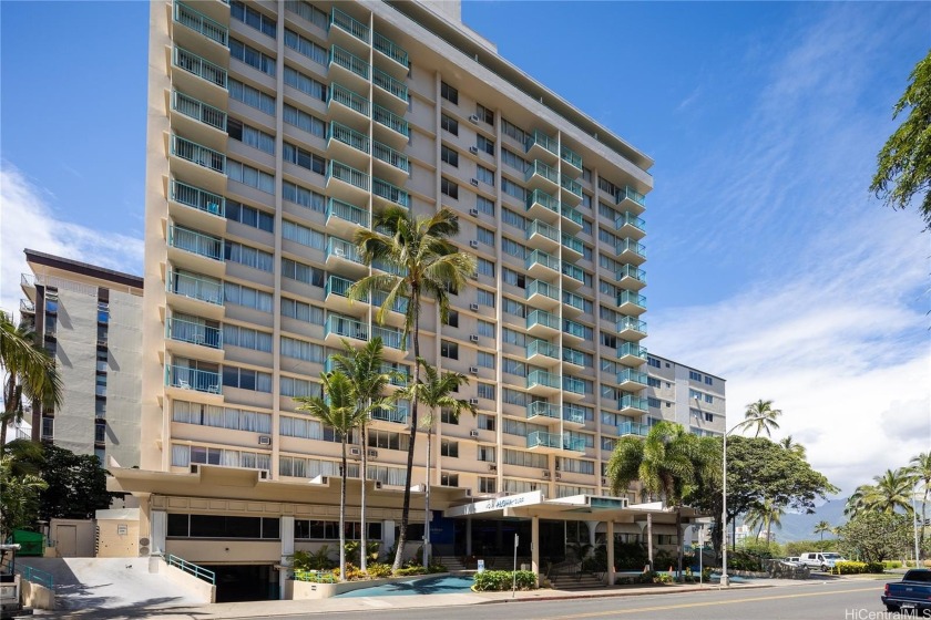 Preferred high floor, renovated Deluxe Unit with split AC system - Beach Condo for sale in Honolulu, Hawaii on Beachhouse.com