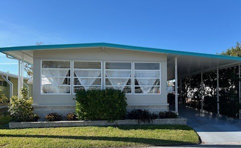 This fully furnished 2BR has everything you to enjoy Florida - Beach Home for sale in Clearwater, Florida on Beachhouse.com