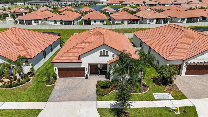 STUNNING! GENTLY LIVED IN! SPOTLESS! GREAT INTERIOR LOT! FENCED - Beach Home for sale in Wimauma, Florida on Beachhouse.com