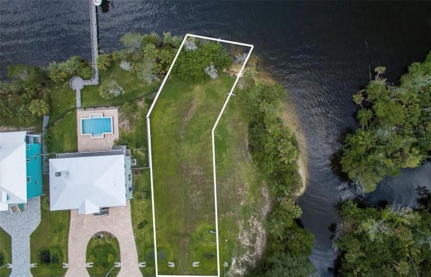 Absolutely stunning WATERFRONT LOT directly on the beautiful - Beach Lot for sale in Homosassa, Florida on Beachhouse.com